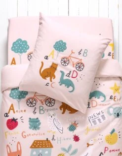 Linge De Lit Enfant à Motifs Abécédaire En Coton -Maison Douceur Promos Magasin 100579 C01 zoomx vue3