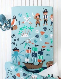 Linge De Lit Enfant Pirates Imprimé En Coton 8 Linge De Lit Enfant Pirates Imprimé En Coton -Maison Douceur Promos Magasin 100626 C01 zoomx vue3