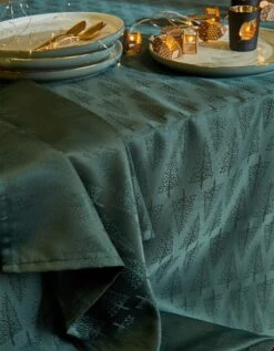 Nappe Damassée Motifs Sapins -Maison Douceur Promos Magasin 120272 C04 zoomx vue4