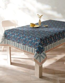 Nappe Fabriquée En France, Motif Fleuri Indian Fond Bleu - Coton Biologique(1) -Maison Douceur Promos Magasin 120544 C01 zoomx vue4