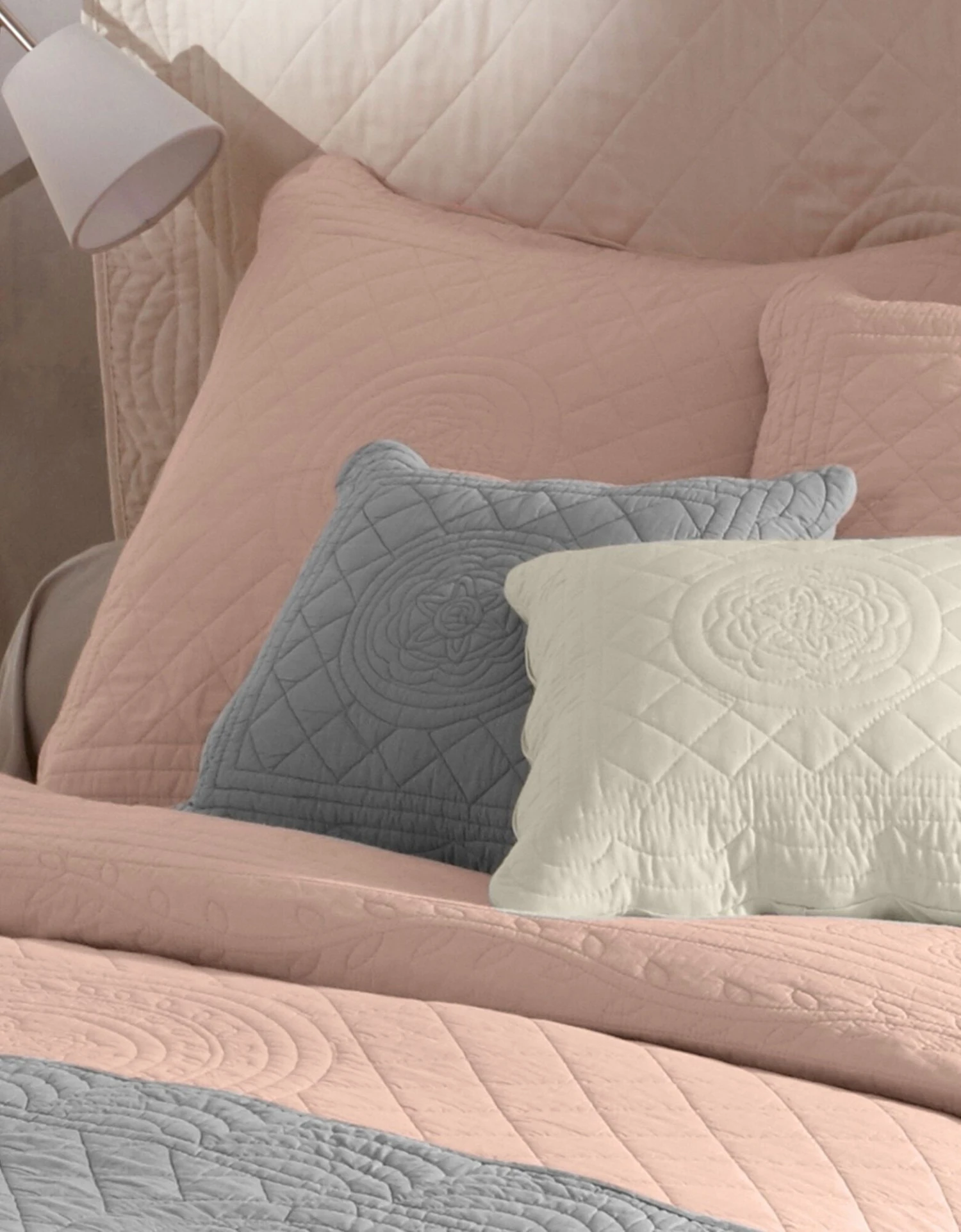 Housse Coussin Unie Style Boutis Cassandre 2 Housse Coussin Unie Style Boutis Cassandre – Image 2