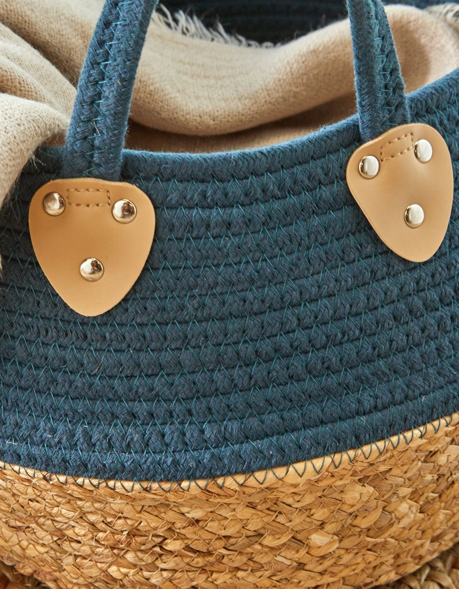 Panier Tressé En Jacinthe D'eau Et En Corde De Coton - Bicolore 2 Panier Tressé En Jacinthe D'eau Et En Corde De Coton - Bicolore – Image 2