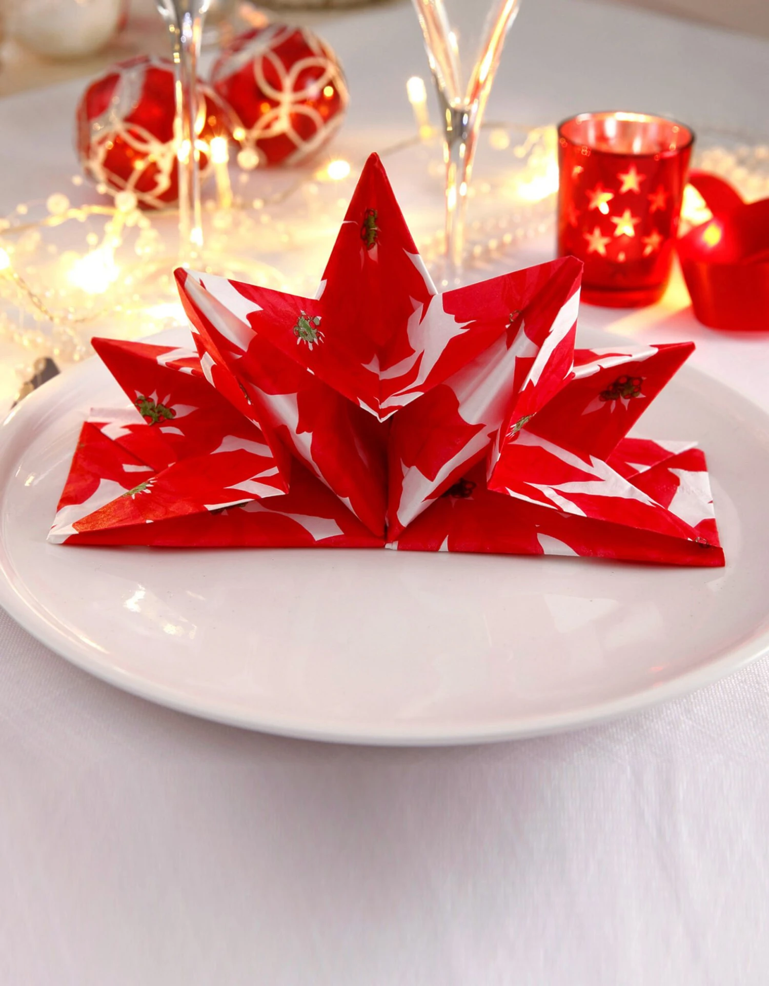 Serviette Pré-pliée Imprimée Poinsettia - Lot De 12 1 Serviette Pré-pliée Imprimée Poinsettia - Lot De 12