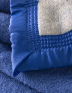 Couverture Bicolore Laine 600g/m2 -Maison Douceur Promos Magasin 321271 C06 zoomx vue3