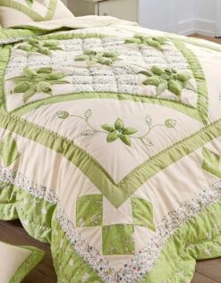 Couvre-lit Patchwork Imprimé Fleurs -Maison Douceur Promos Magasin 322010 C03 zoomx vue3