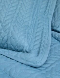 Couvre-lit Matelassé Microfibre Motif Géométrique -Maison Douceur Promos Magasin 322356 C06 zoomx vue3