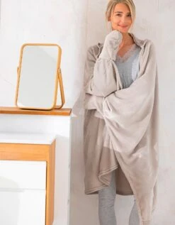 Plaid Polaire à Capuche Spécial Télé