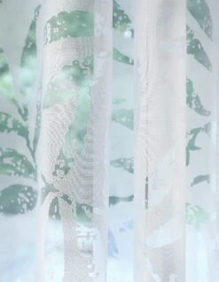 Panneau Voile Dévoré Motif Feuillage 7 Panneau Voile Dévoré Motif Feuillage -Maison Douceur Promos Magasin 323601 C02 zoomx vue4