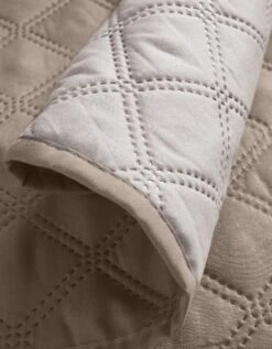 Protège-salon Réversible Microfibre Matelassé -Maison Douceur Promos Magasin 324994 C02 zoom detailRFP