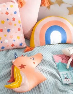 Coussin Garni Enfant "arc-en-ciel" -Maison Douceur Promos Magasin 327492 C01 zoomx vue4