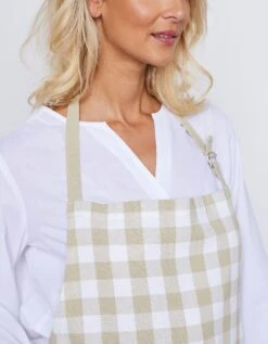 Tablier De Cuisine à Carreaux Vichy Forme Bavette 8 Tablier De Cuisine à Carreaux Vichy Forme Bavette -Maison Douceur Promos Magasin 500736 C01 zoomx vue3