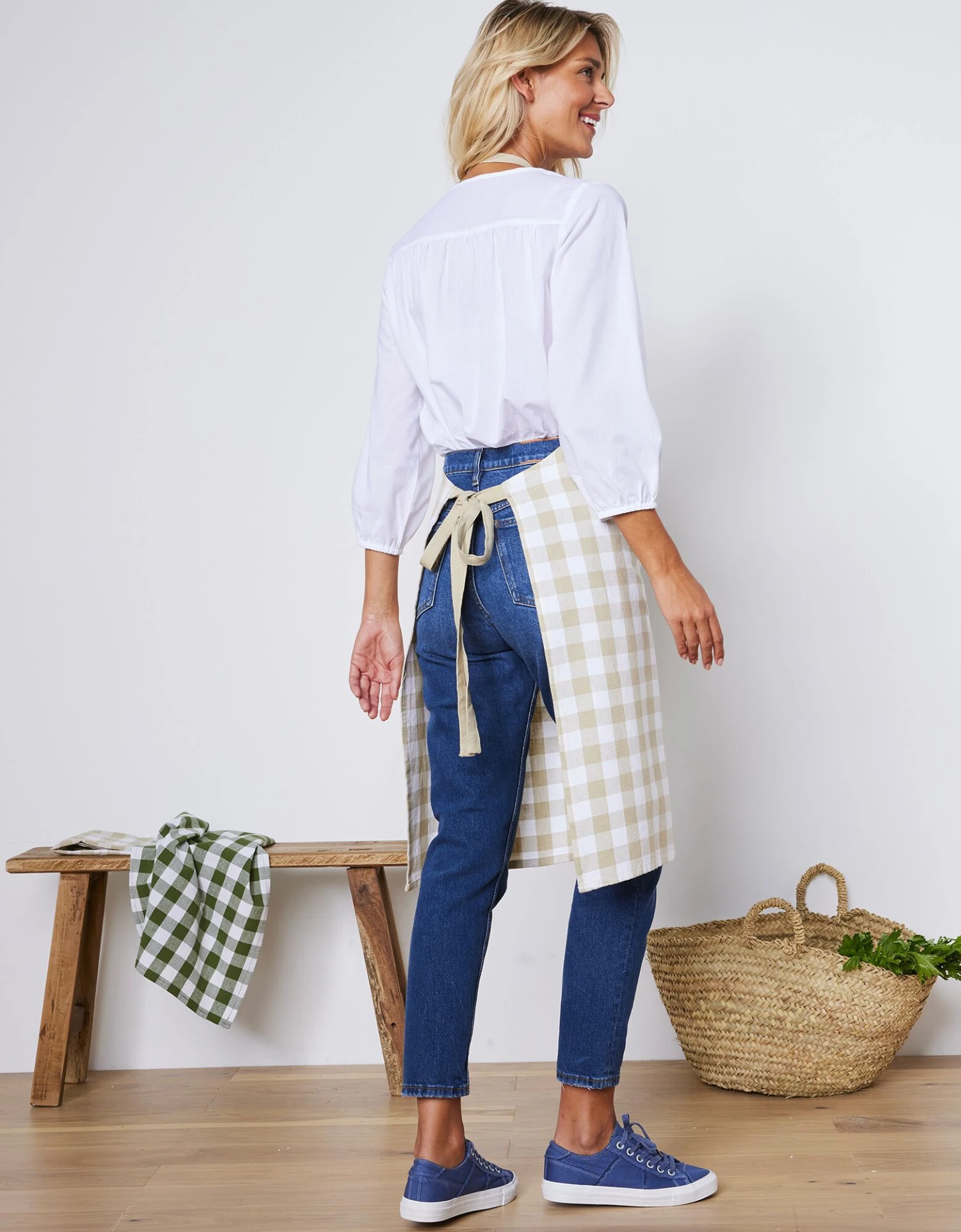 Tablier De Cuisine à Carreaux Vichy Forme Bavette 5 Tablier De Cuisine à Carreaux Vichy Forme Bavette – Image 5