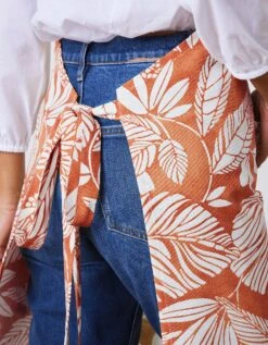 Tablier De Cuisine Forme Bavette Imprimé Végétal -Maison Douceur Promos Magasin 500737 C02 zoomx vue5